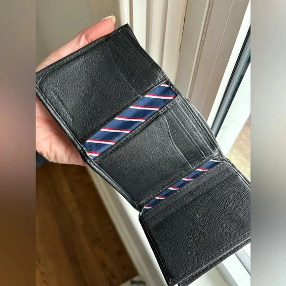 Vintage Genuine Leather Tommy Hilfiger Wallet - Picture 3 of 4